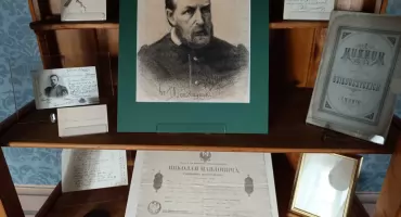 Paszport Włodzimierza Dzieduszyckiego z 1851 roku, pocztówki, listy i czasopisma. Nowe eksponaty w Muzeum Dzieduszyckich w Zarzeczu