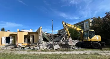 Niebezpieczne wyburzenie Jubilata w Jarosławiu. Prace zostały wstrzymane przez inspekcję pracy 
