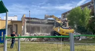 Developer chce oddać miastu działkę za parkiem w Jarosławiu. To efekt zamieszania z wyburzaniem pawilonu handlowego Jubilat