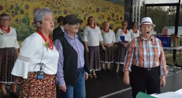 Trwają Dożynki Gminy Sieniawa w Dybkowie. Na scenie wystąpiły Koła Gospodyń Wiejskich  