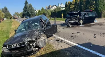 W Szówsku zderzyły się dwa auta osobowe. Trzy osoby trafiły do szpitala 