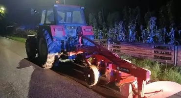W Węgierce pijany 36-latek kierował ciągnikiem rolniczym z podpiętym pługiem. Policjantów poprosił o wskazanie drogi do domu