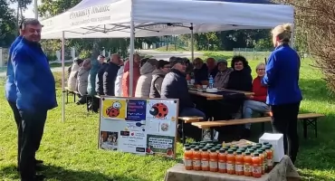 Kolejne spotkanie seniorów w Szówsku. Tym razem przy pieczonych ziemniakach 