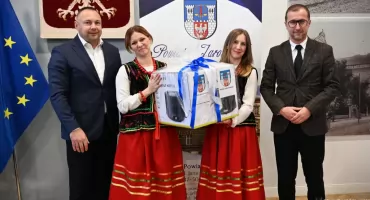 Koło Gospodyń Wiejskich „Święte” w Świętem przygotowało najpiękniejsze stoisko. Starosta jarosławski wręczył wczoraj nagrodę (ZDJĘCIA, WIDEO) 