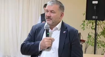 Minister sprawiedliwości Waldemar Żurek spotkał się z mieszkańcami w Wiejskim Domu Kultury w Dachnowie 