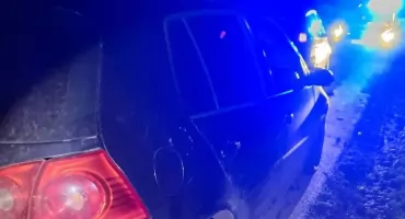 Pół roku więzienia, przepadek pojazdu i 5-letni zakaz kierowania. Sąd w trybie przyspieszonym skazał 47-latka z gminy Wiązownica