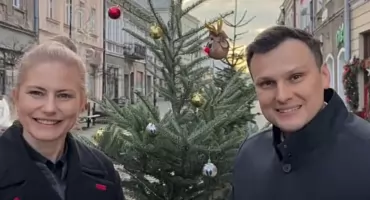 Burmistrz Jarosławia zaprasza mieszkańców do wspólnego przystrojenia choinek na ulicy Grodzkiej