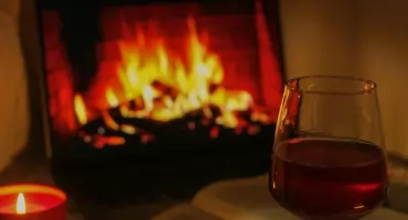 Wkłady kominkowe wodne w remontowanych domach – na co zwrócić uwagę przed modernizacją instalacji?