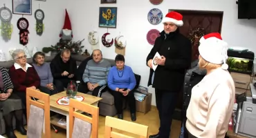 Świąteczna Paczka Ciepła 2025 w gminie Roźwienica - pomoc, która naprawdę ogrzewa serca!