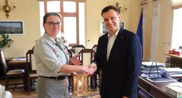 Betlejemskie Światełko Pokoju dotarło do ratusza w Jarosławiu