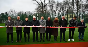 Otwarto nowoczesne boisko w ZSDGiL im. Augusta Witkowskiego w Jarosławiu (ZDJĘCIA) 