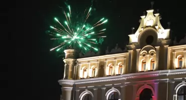 Jarosławianie przywitali Nowy Rok na Rynku. Burmistrz Marcin Nazarewicz złożył im życzenia