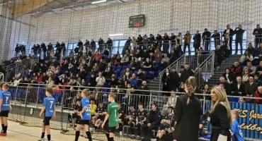 W Jarosławiu trwa otwarcie hali sportowej po remoncie 