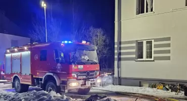 Silne zadymienie nie pozwoliło na opuszczenie budynku. Dwie osoby poszkodowane w pożarze w Nienowicach