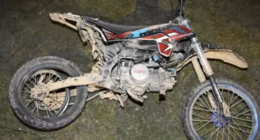 Pijany 17-latek bez uprawnień kierował motocyklem w Pruchniku. Na ulicy Floriana przewrócił się na jezdnię