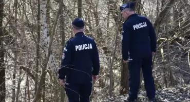 Zamieszkał w ziemiance, w lesie pomiędzy Wolą Węgierską a Heluszem. Poszukiwali go policjanci i strażacy