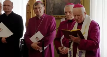 Księża i osoby świeckie z parafii na terenie powiatu jarosławskiego wśród uhonorowanych w Wielki Czwartek przez metropolitę przemyskiego  