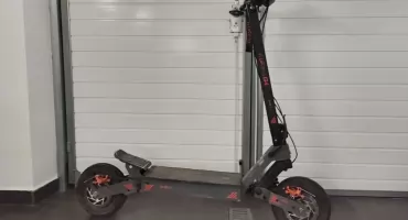  17-latek i 14-latka uczestnikami wypadków z udziałem hulajnóg elektrycznych. Oboje nie mieli kasku