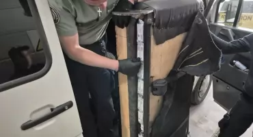 W Korczowej celnicy udaremnili próbę przemytu ponad 12 tys. sztuk papierosów ukrytych siedzeniach busa