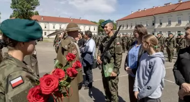 Żołnierze dobrowolnej zasadniczej służby wojskowej złożyli uroczystą przysięgę w Radymnie.
