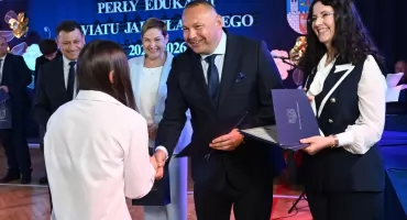 Pierwsza gala „Perły Edukacji Powiatu Jarosławskiego”. Święto wybitnych uczniów i pedagogów (ZDJĘCIA)
