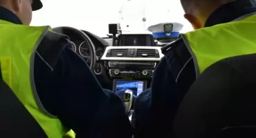 Motocyklista ukarany za jazdę na jednym kole w centrum Jarosławia