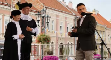 Hejnał, salwa i wspólny taniec. Tak było podczas otwarcia Jarmarku Jarosławskiego! (WIDEO)