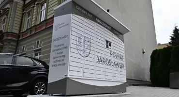 Przy Starostwie Powiatowym w Jarosławiu stanął pierwszy urzędomat