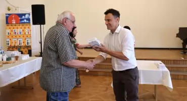Opaski bezpieczeństwa – wsparcie dla seniorów