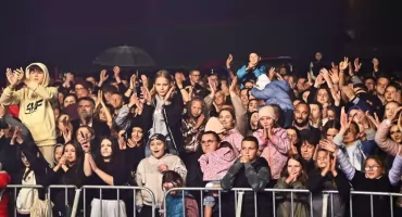 Gorący finał Dożynek Powiatowo-Gminnych w Świętem. Koncert zespołu WEEKEND rozgrzał fanów (ZDJECIA) 