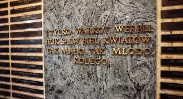 Minuta ciszy i sygnały w radiowozach. Dzisiaj cała polska policja pożegna tragicznie zmarłego sierż. Natana Sieronia