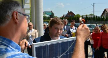 Uczniowie z Cieszacina Wielkiego prowadzili badania na temat energii ze słońca (ZDJĘCIA, WIDEO)